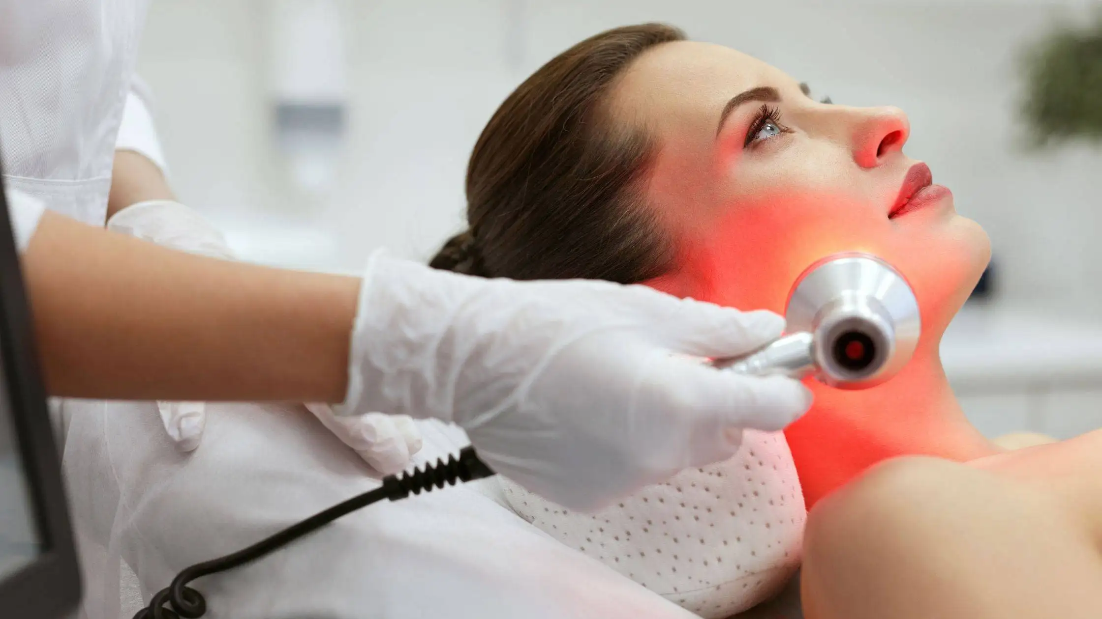 Red Light Therapy: The Light That Holds the Key to Your Beauty and Wellness